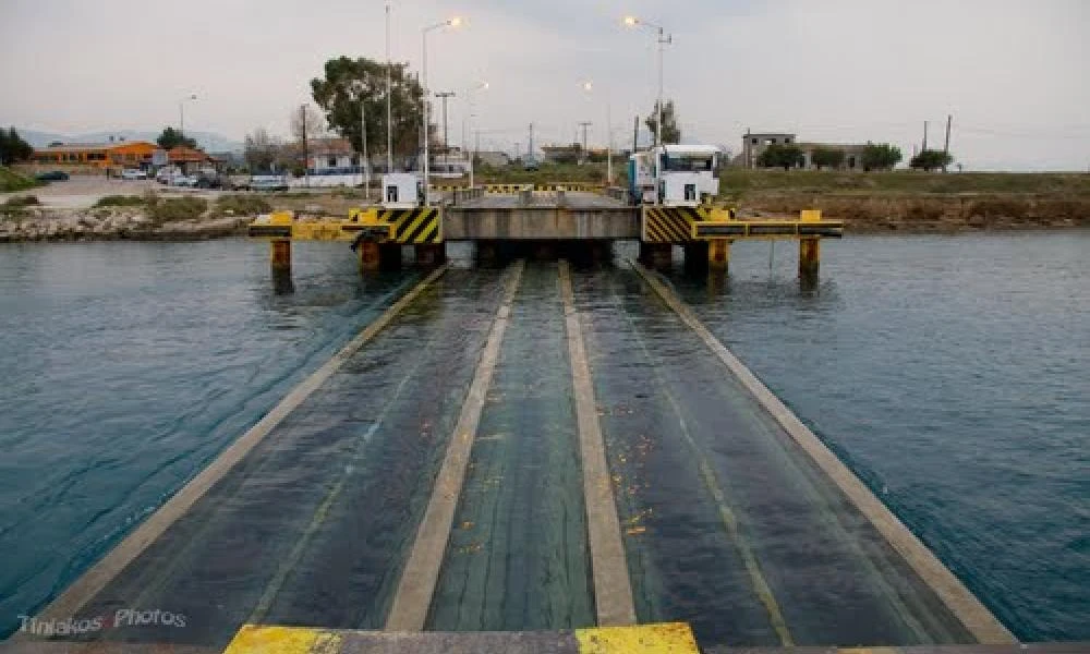 Έσπασε πάλι η βυθιζόμενη γέφυρα της Ποσειδωνίας στην Κόρινθο- Κόπηκε συρματόσχοινο (Βίντεο)